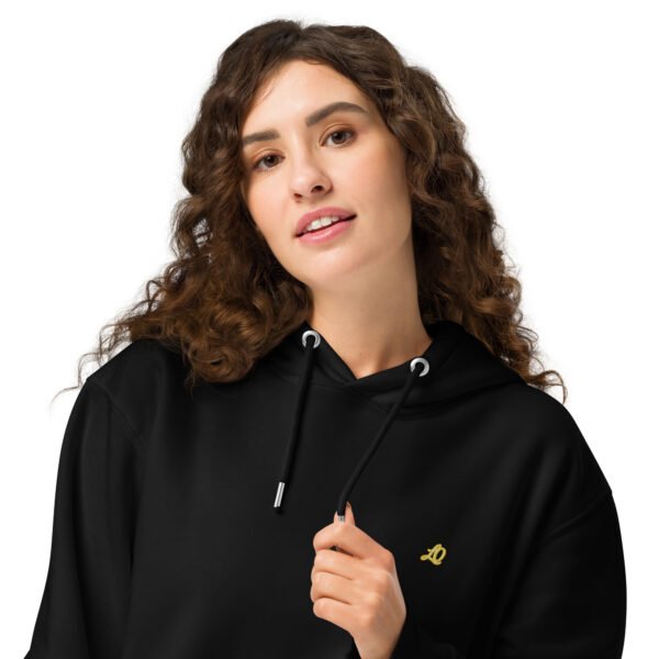 unisex-essential-organic-hoodie-black-front-2-693a1f8d7e2b1.jpg Trama
